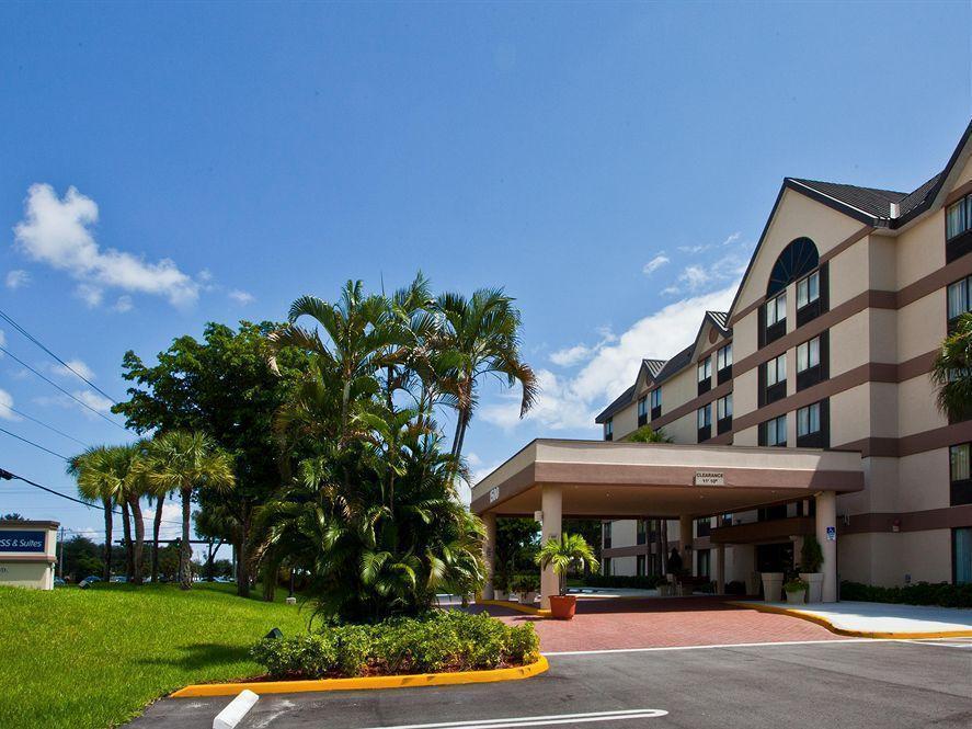 Holiday Inn Express Fort Lauderdale North - Executive Airport By Ihg Exterior photo