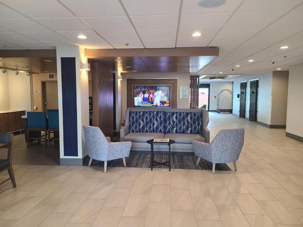 Holiday Inn Express Fort Lauderdale North - Executive Airport By Ihg Exterior photo
