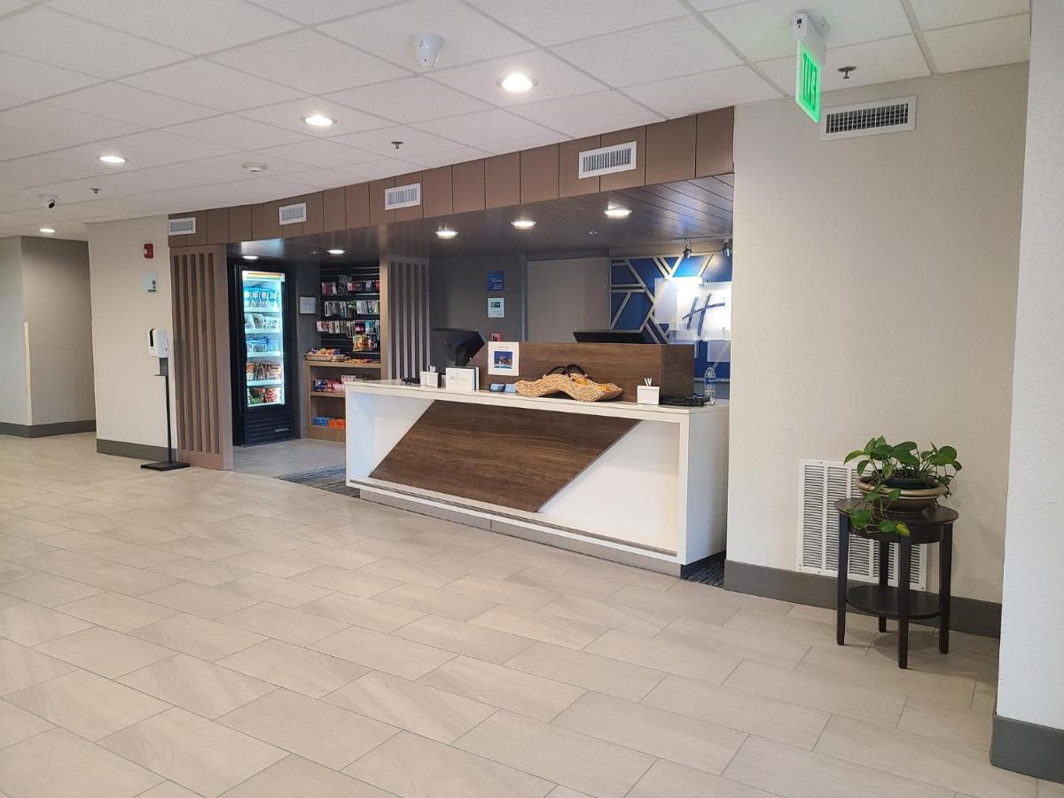 Holiday Inn Express Fort Lauderdale North - Executive Airport By Ihg Exterior photo