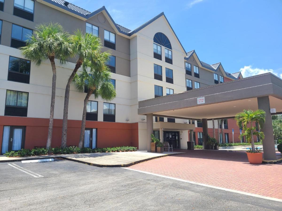 Holiday Inn Express Fort Lauderdale North - Executive Airport By Ihg Exterior photo