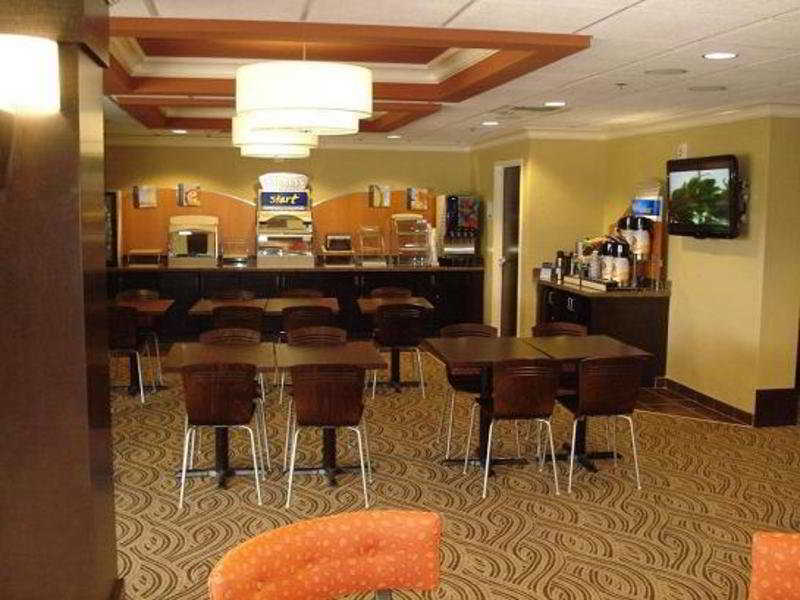 Holiday Inn Express Fort Lauderdale North - Executive Airport By Ihg Exterior photo